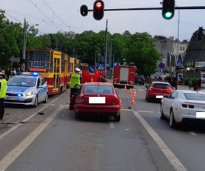 Łódź: Śmiertelny wypadek na Piotrkowskiej. Taksówka wjechała wprost pod tramwaj!