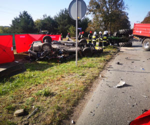 Koszmarne zderzenie osobówki z traktorem pod Bydgoszczą