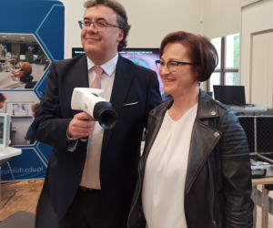 Uniwersytet Medyczny ma nowy sprzęt. W ręku mieści się cały gabinet okulistyczny [GALERIA]