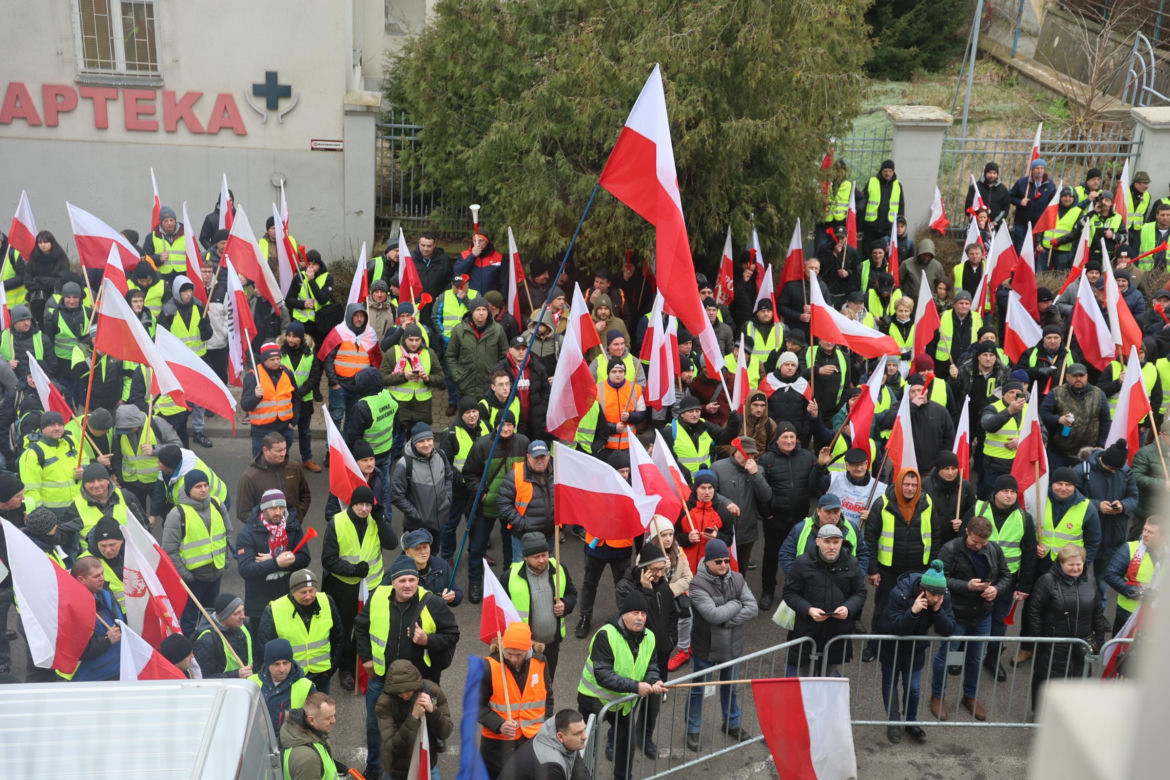 Protest rolników 20 marca przed Lubelskim Urzędem Wojewódzkim w Lublinie
