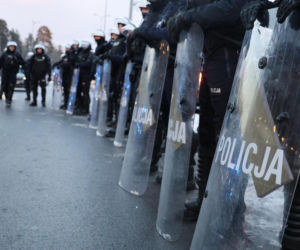 Hiszpańscy kibice zaatakowani przez kiboli. Wśród zatrzymanych funkcjonariuszka Służby Więziennej