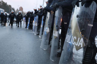 Hiszpańscy kibice zaatakowani na S8. Wśród zatrzymanych funkcjonariuszka Służby Więziennej