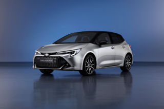 Toyota Corolla po liftingu na 2023 rok. Kompaktowy bestseller zmienił się na lepsze