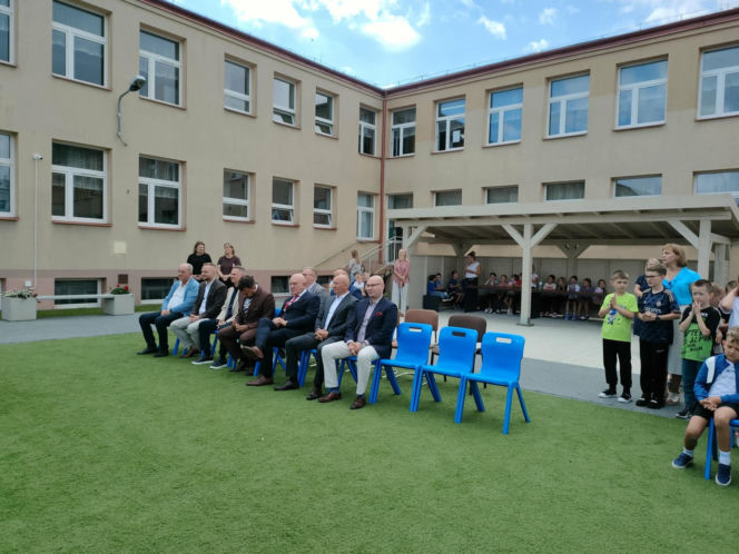 Umowa na budowę hali sportowej w Sp4 ze schronem w Łomży podpisana. Kiedy powstanie obiekt?
