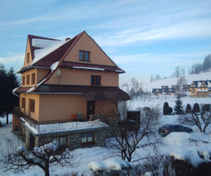 To jedna z najpiękniejszych wsi w Małopolsce. Kiedyś była popularniejszym kurortem niż Zakopane