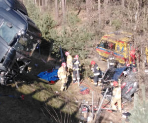 Poważny wypadek na s10 koło Torunia. Auto wyrzucone ze skarpy!