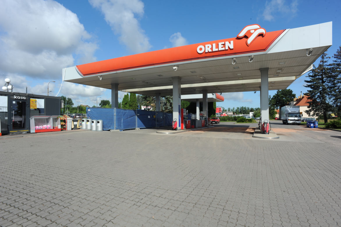 Koszalin: Pijany mężczyzna groził wysadzeniem stacji benzynowej