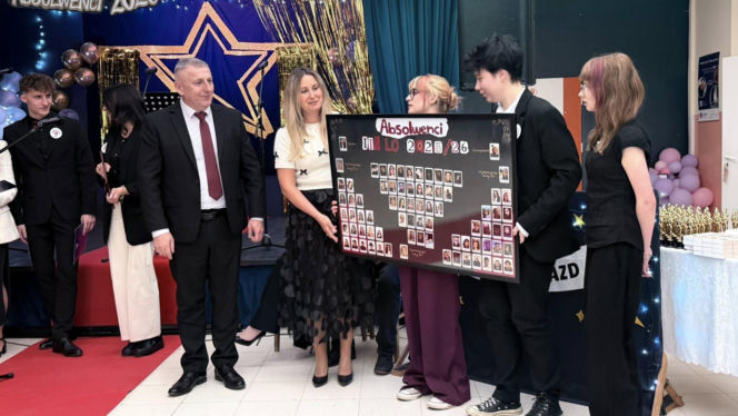 Dzień pełen emocji i wzruszeń. Maturzyści Baczyńskiego w Starachowicach żegnają szkołę