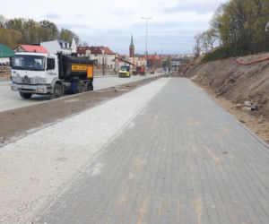 Rozbudowa ul. Kujawskiej. Prace na półmetku 