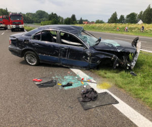 Jeden kierowca usnął za kółkiem, drugi nie opanował swojego bmw. Dwa groźne dachowania w regionie 