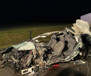 Samochód osobowy zderzył się z dwiema ciężarówkami. Tragedia na DK 25