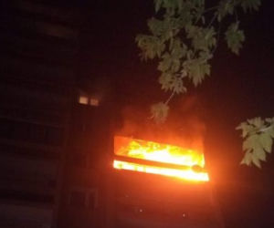 Kraków. Pożar w bloku na ul. Jasińskiego. Ewakuowano 10 osób [ZDJĘCIA]