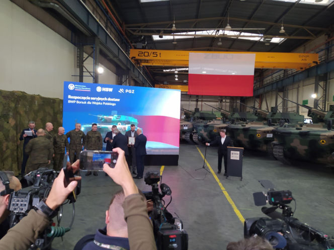 Pierwsze Borsuki wreszcie w wojsku. Szef MON: "111 Borsuków to nie jest nasze ostatnie słowo"