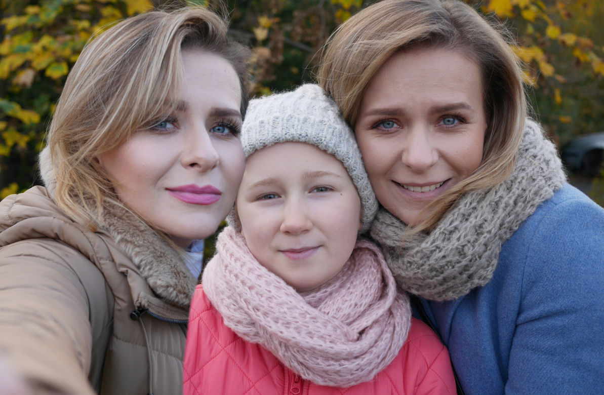 Pierwsza miłość, Marysia (Aneta Zając), Julka (Łucja Kawczak) Dominika (Aneta Zając)