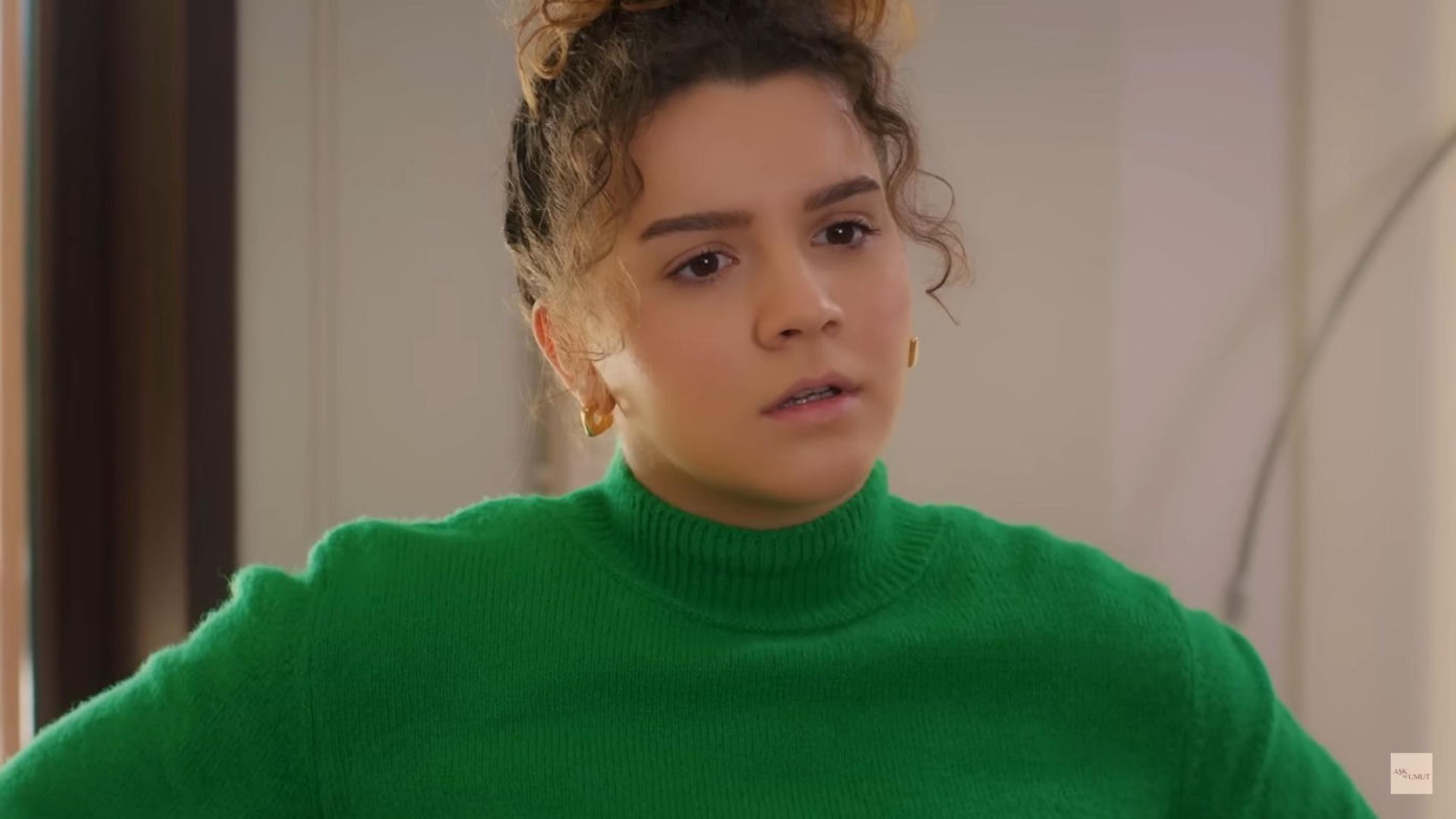 W chwili desperacji Bülent postanawia zamknąć Zeynep w pokoju