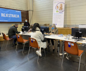 Punkt szczepień powszechnych ruszył w hali sportowej Uniwersytetu Szczecińskiego przy ul. Sowińskiego