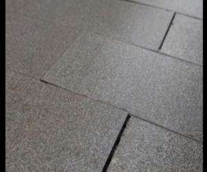 Deptak w centrum Warszawy za miliony w ruinie? Urzędnicy uspokajają, a internauci grzmią!