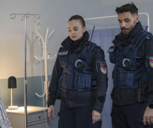 Policjantki i Policjanci, odcinek 1387: makabryczne odkrycie w busie prowadzi policjantów na plan horroru, gdzie fikcja miesza się z przerażającą rzeczywistością