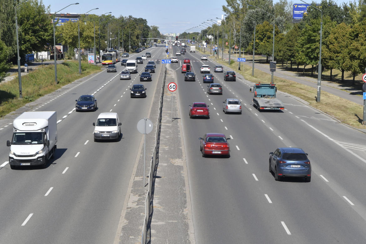 Zarząd Dróg Miejskich wyznacza 10-kilometrowy buspas na ul. Puławskiej. Kierowcy są wściekli!