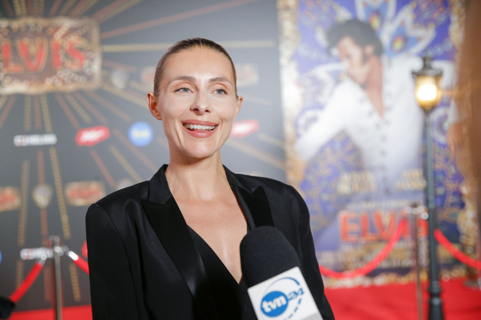 Agnieszka Woźniak - Starak w letniej stylizacji na premierze "Elvisa". Pojawiły się też inne gwiazdy! [GALERIA]