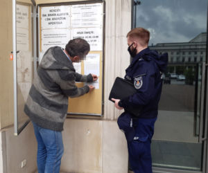 Policjanci edukują seniorów w Warszawie