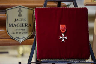 Karol Nawrocki na pogrzebie Jacka Magiery