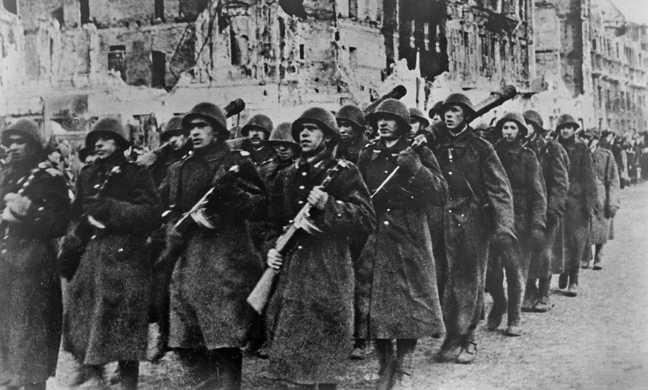Upiorne wyzwolenie. 80 lat temu 17 stycznia 1945 do zniszczonej Warszawy weszli żołnierze 1 Armii WP
