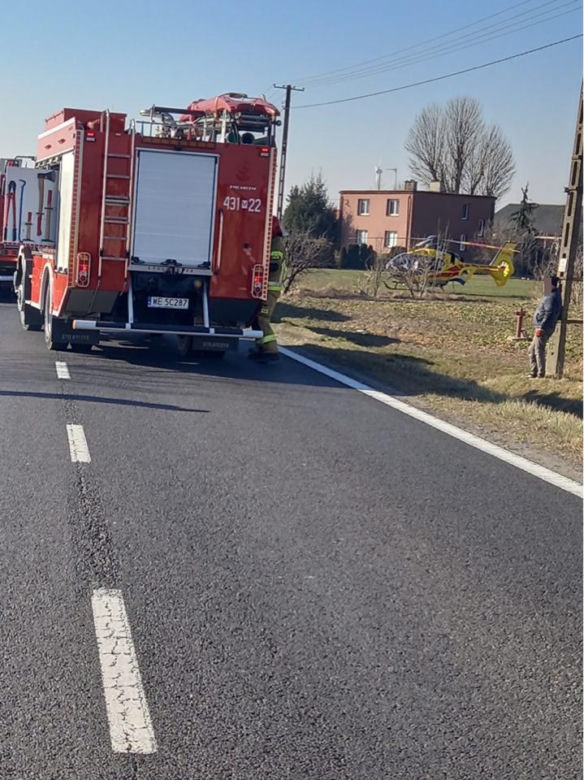 Koszmarny wypadek pod Gostyninem! Kilka osób rannych. 35-latka zabrał śmigłowiec. DK 60 zablokowana 