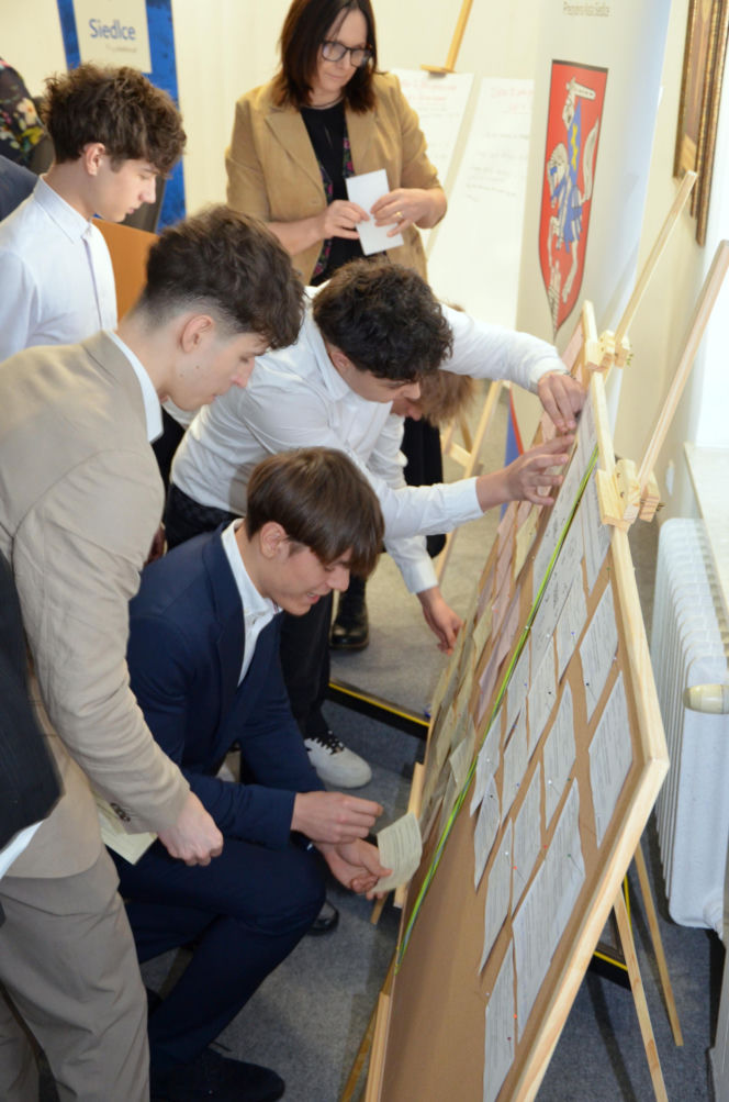 Czy w Siedlcach rośnie pokolenie dialogu? Wielkie podsumowanie debat młodzieżowych