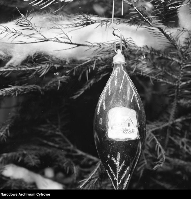 Tak ubierano choinki w PRL-u. Te archiwalne zdjęcia to prawdziwe perełki!