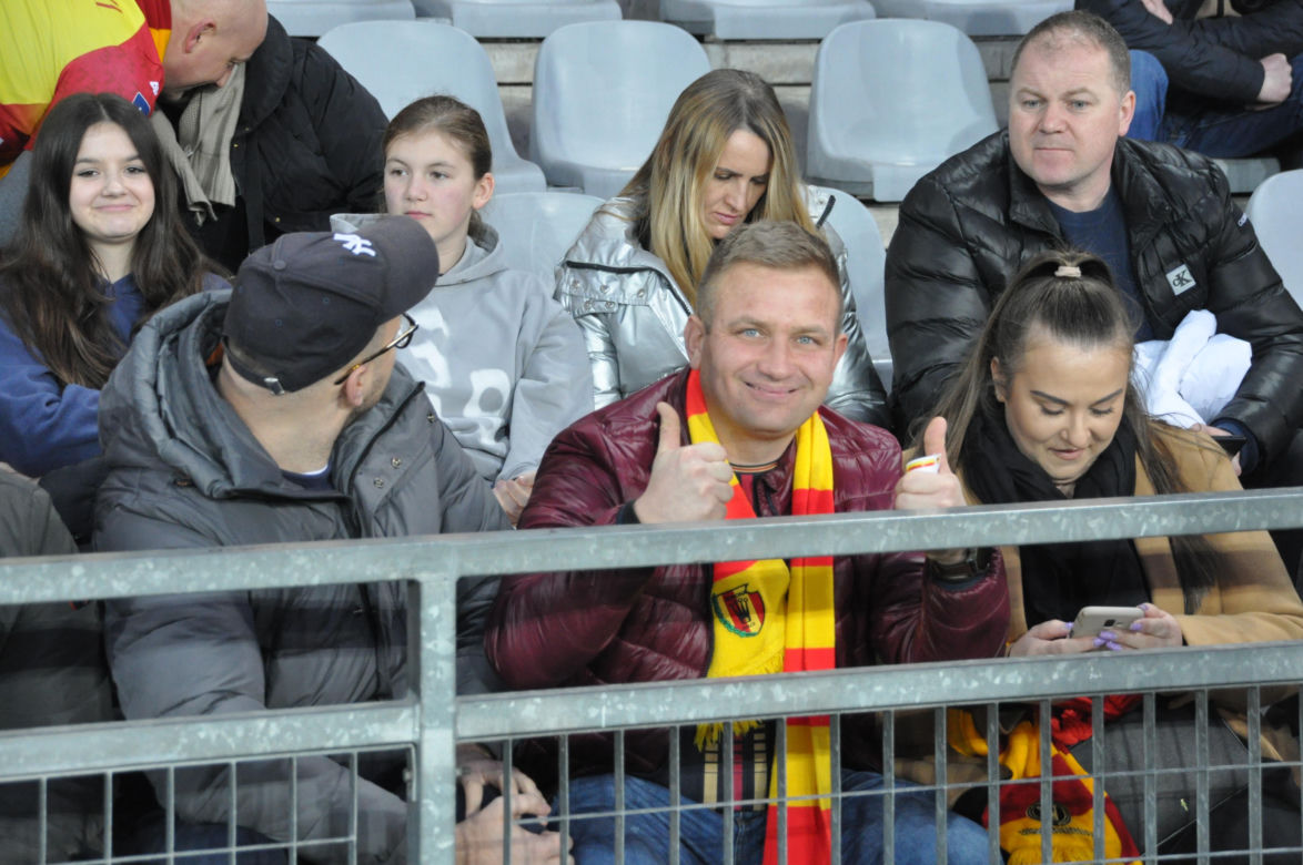 Korona Kielce - Legia Warszawa. Zdjęcia kibiców na Suzuki Arenie