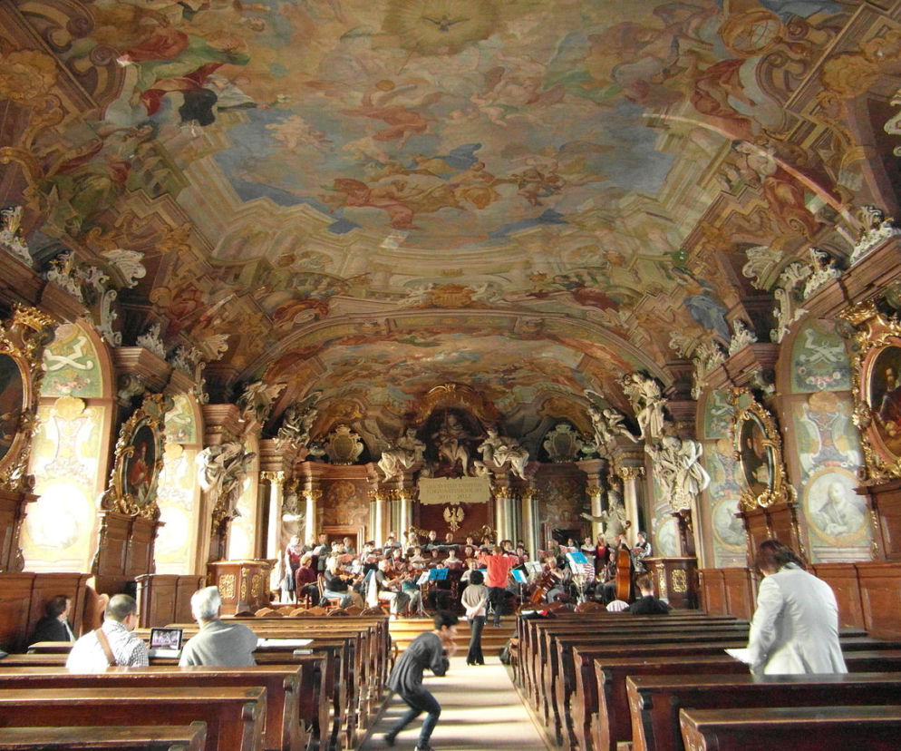 Aula Leopoldina powstała w latach 1728-1732 wraz z całym kompleksem budynków uniwersyteckich