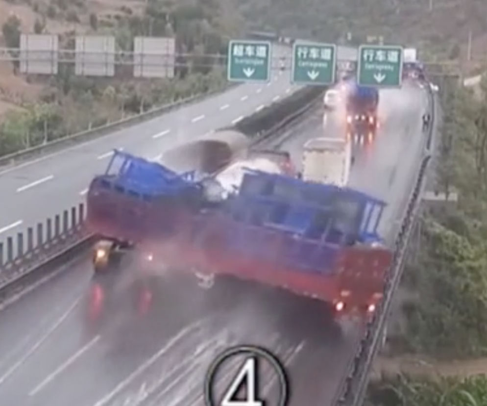 Karambol na chińskiej autostradzie