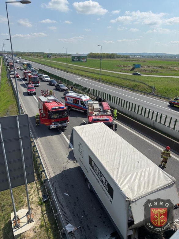 Krzeczów. Wypadek śmiertelny na autostradzie A4. Zablokowany pas w kierunku Krakowa