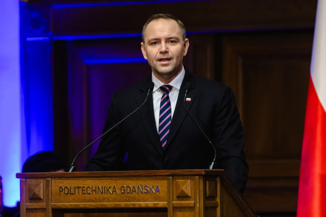 Karol Nawrocki podpisał ważną ustawę! Duże zmiany dla kobiet w ciąży i sędziów