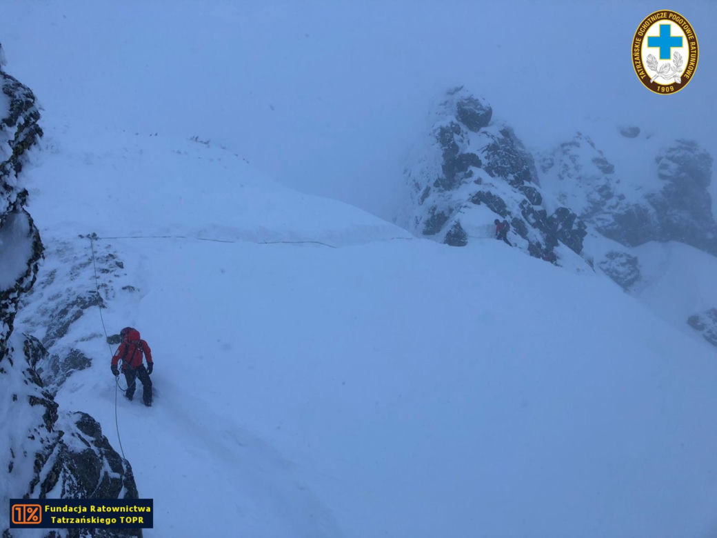 Tatry. Zdjęcia z akcji ratowniczej TOPR. "Warunki są naprawdę ciężkie"
