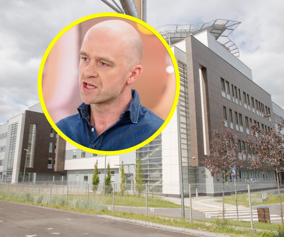 Dr Emil Jędrzejewski w okręgu, na tle budynku Warszawskiego Szpitala Południowego, poruszający temat zaniedbań i zgonów w placówce. O szokujących zarzutach byłego ordynatora przeczytasz więcej na naszym portalu.