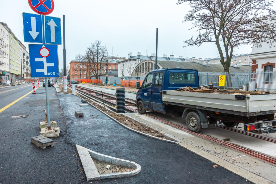 Budowa tramwaju na Rakowieckiej w Warszawie w styczniu 2025 r.