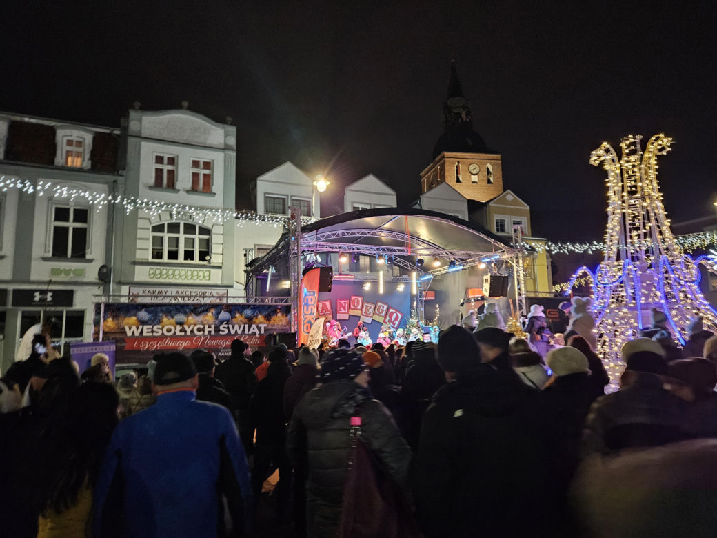 Jarmark Świąteczny w Biskupcu. Na scenie wystąpił zespół Arka Noego [ZDJĘCIA]