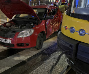 Dramatyczne zderzenie przewozu osób z tramwajem