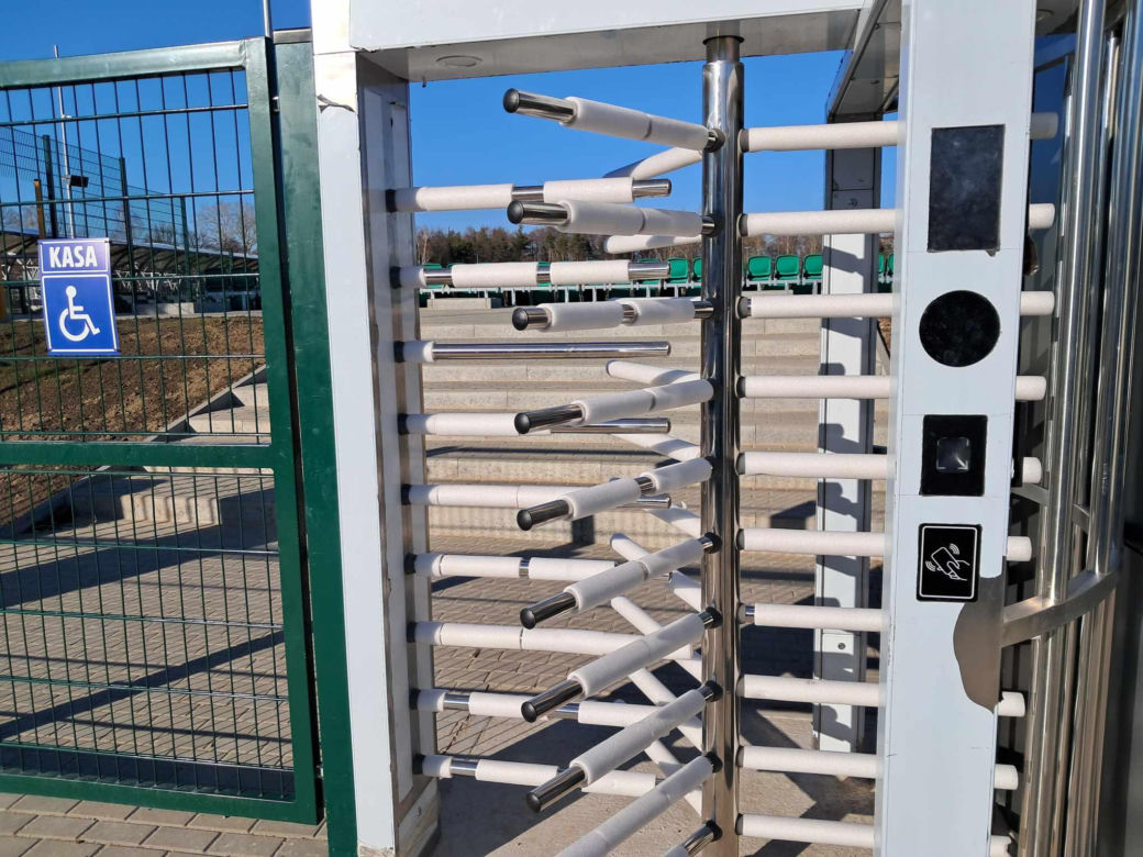 Stadion w Starachowicach gotowy. Kiedy na murawę wybiegną piłkarze?