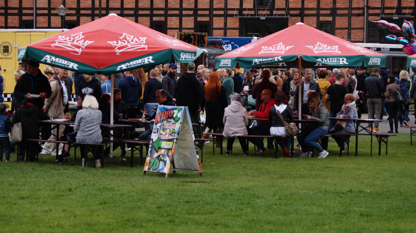 Festiwal Food Trucków 2021. Restauracje na kółkach zaparkowały na Wyspie Młyńskiej