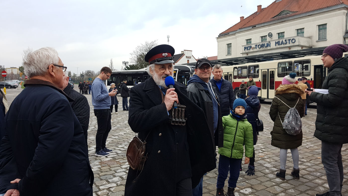 Sentymentalna podróż w Toruniu. Tak wyglądała przejażdżka "Ogórkiem"