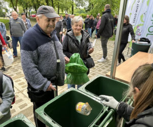 Ostrów. Kolejki by...oddać butelki i słoiki. Za nami Wielka Zbiórka Szkła!