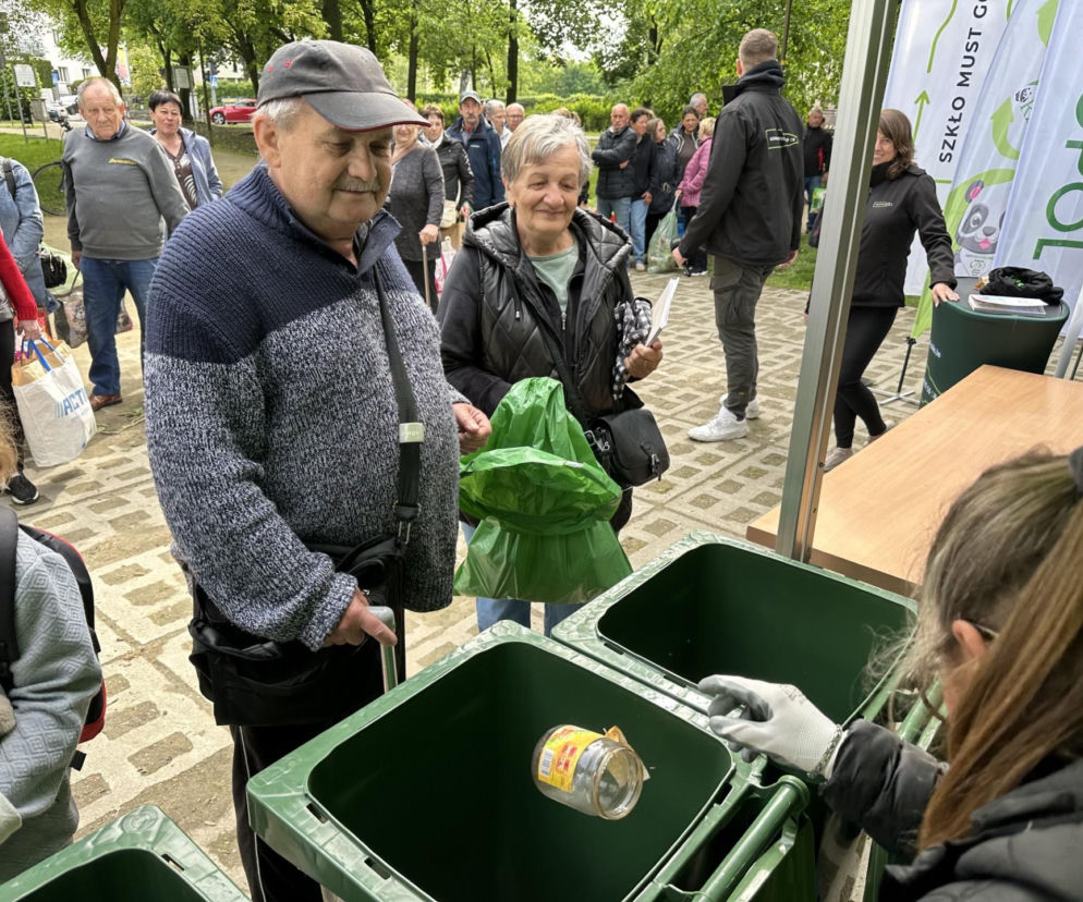 Ostrów. Kolejki by...oddać butelki i słoiki. Za nami Wielka Zbiórka Szkła!