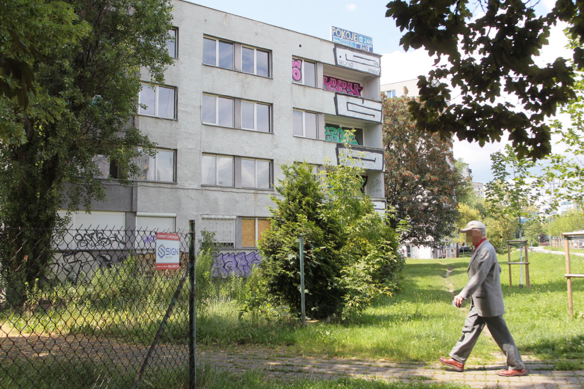 Opuszczone osiedle w Warszawie, o którym mało kto słyszał. Jego tajemnicza historia przeraża 