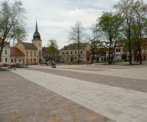 Jedno z najpiękniejszych miast w Małopolsce leży obok Krakowa. Zachwyca zabytkowym dworem