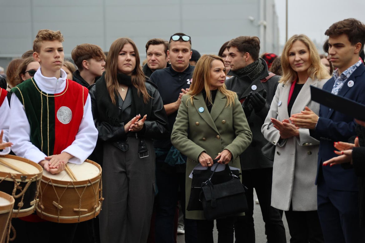 Uroczyste odsłonięcie tablicy al. Europejskiej Stolicy Młodzieży Lublin 2023 i zakopanie kapsuły czasu w Parku Ludowym
