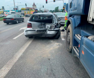  Tir staranował samochody w Błoniu