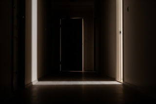 Agresywny syn groził dziecku. Co poprzedziło interwencję policji?